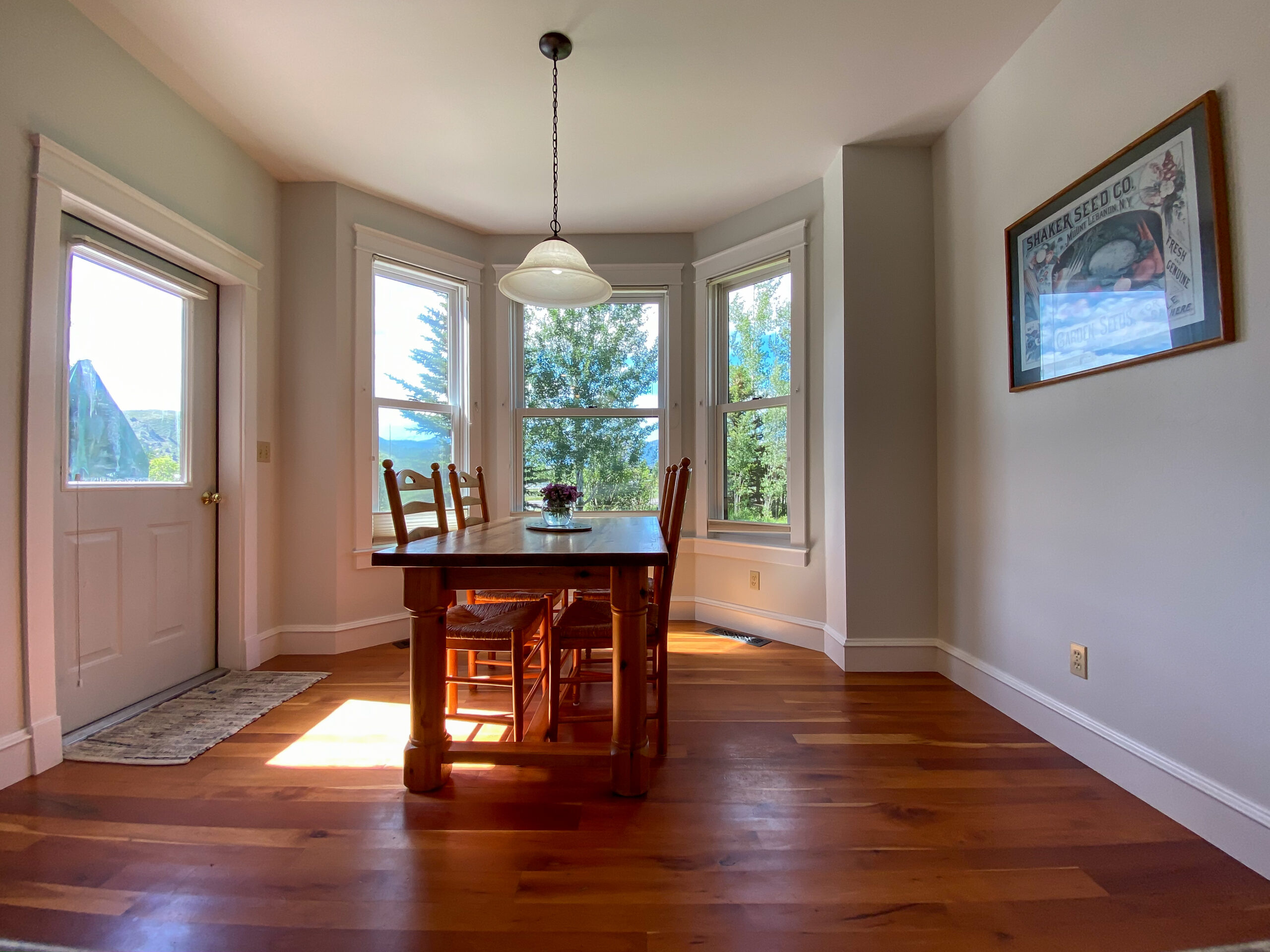 17 Breakfast Nook