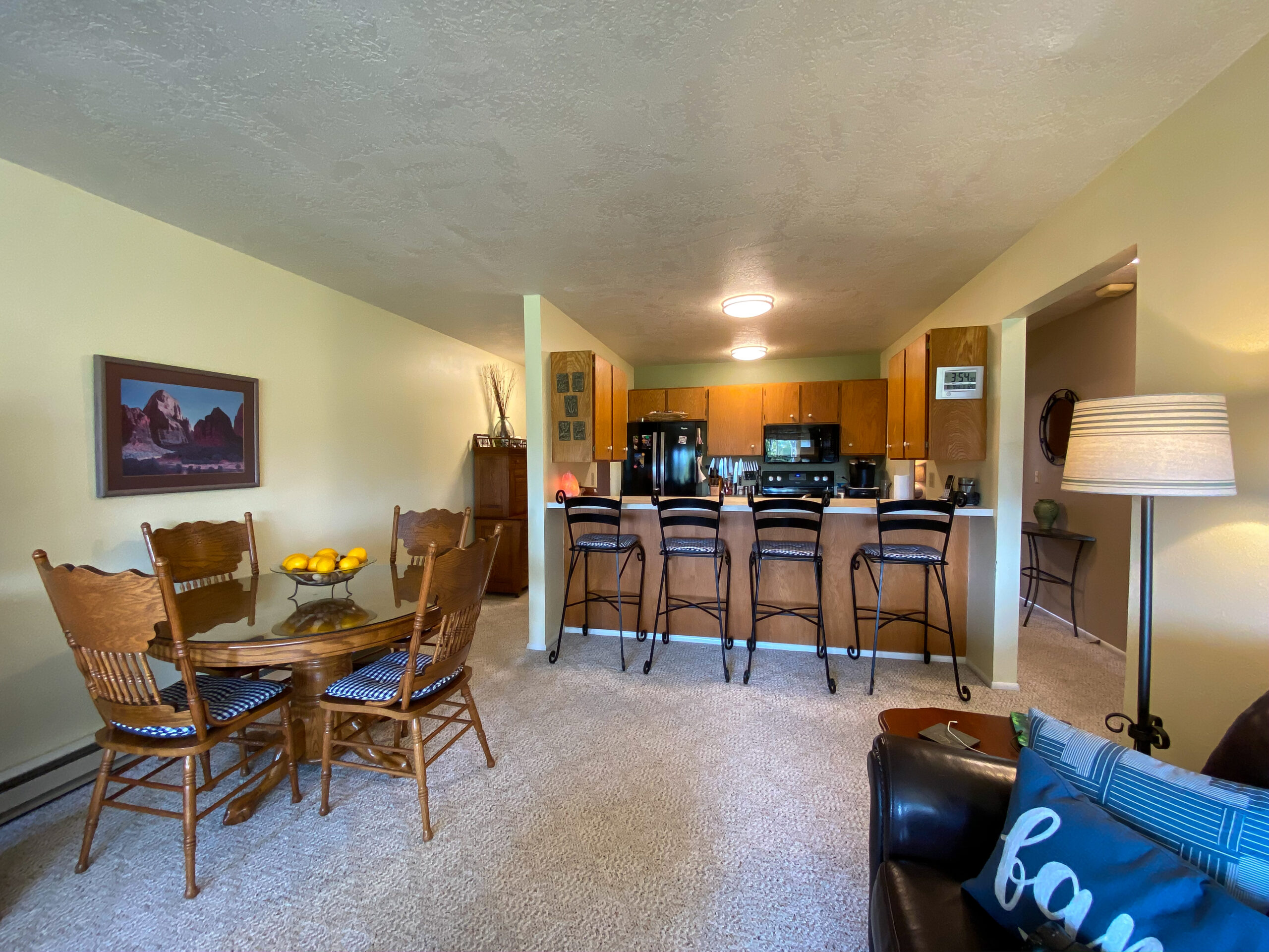 9 Dining to Kitchen