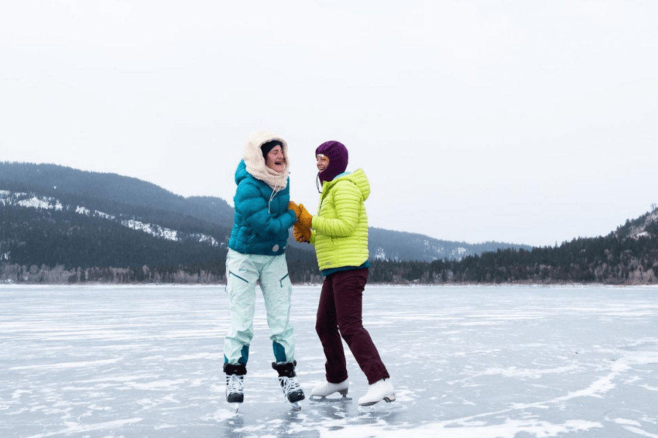 Kyra Foley helps a friend spin. Photo: Frances Conner // @frannncesconner