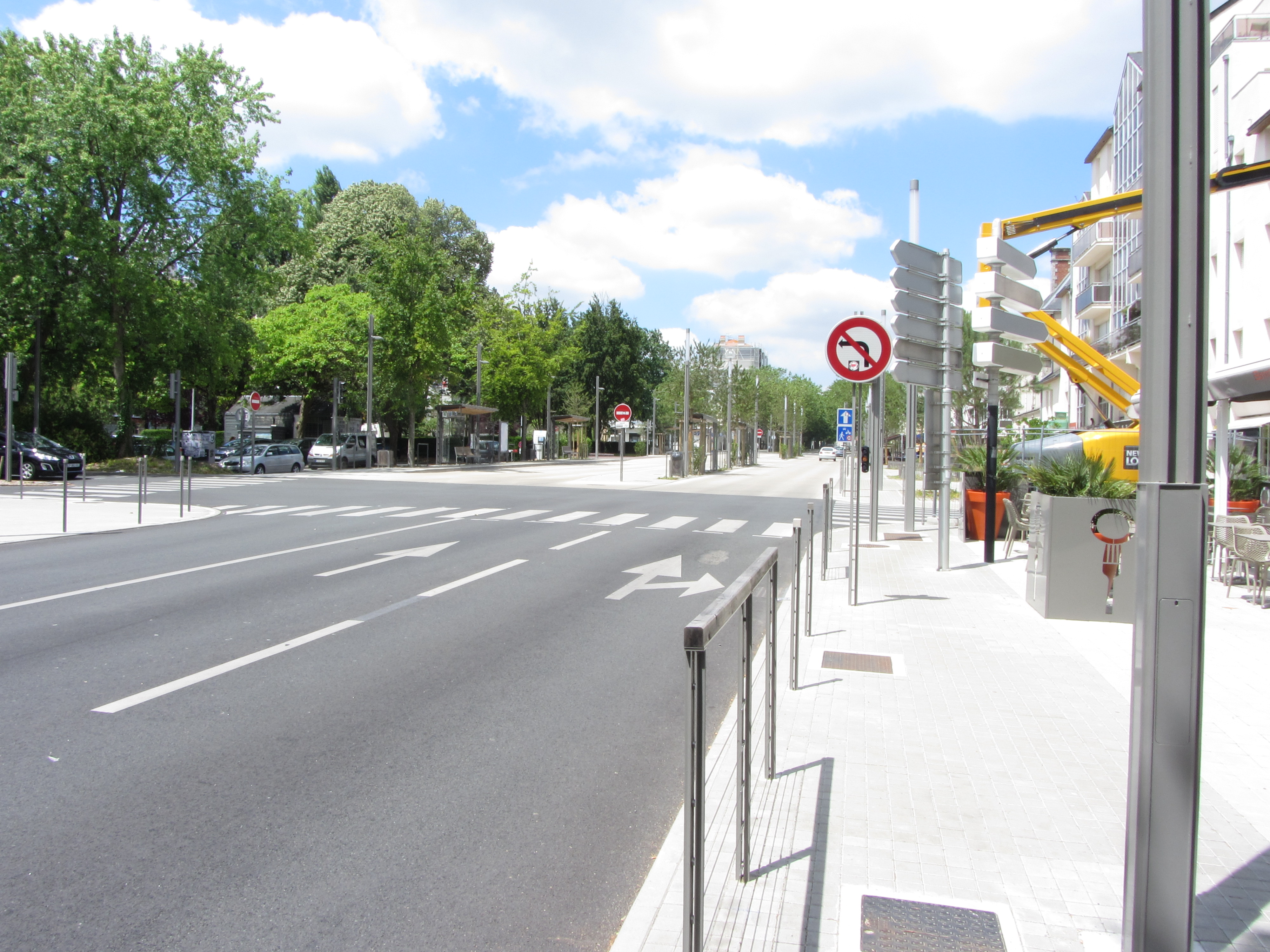 Katu joka meni hotellimme ulkopuolella kuva 1.