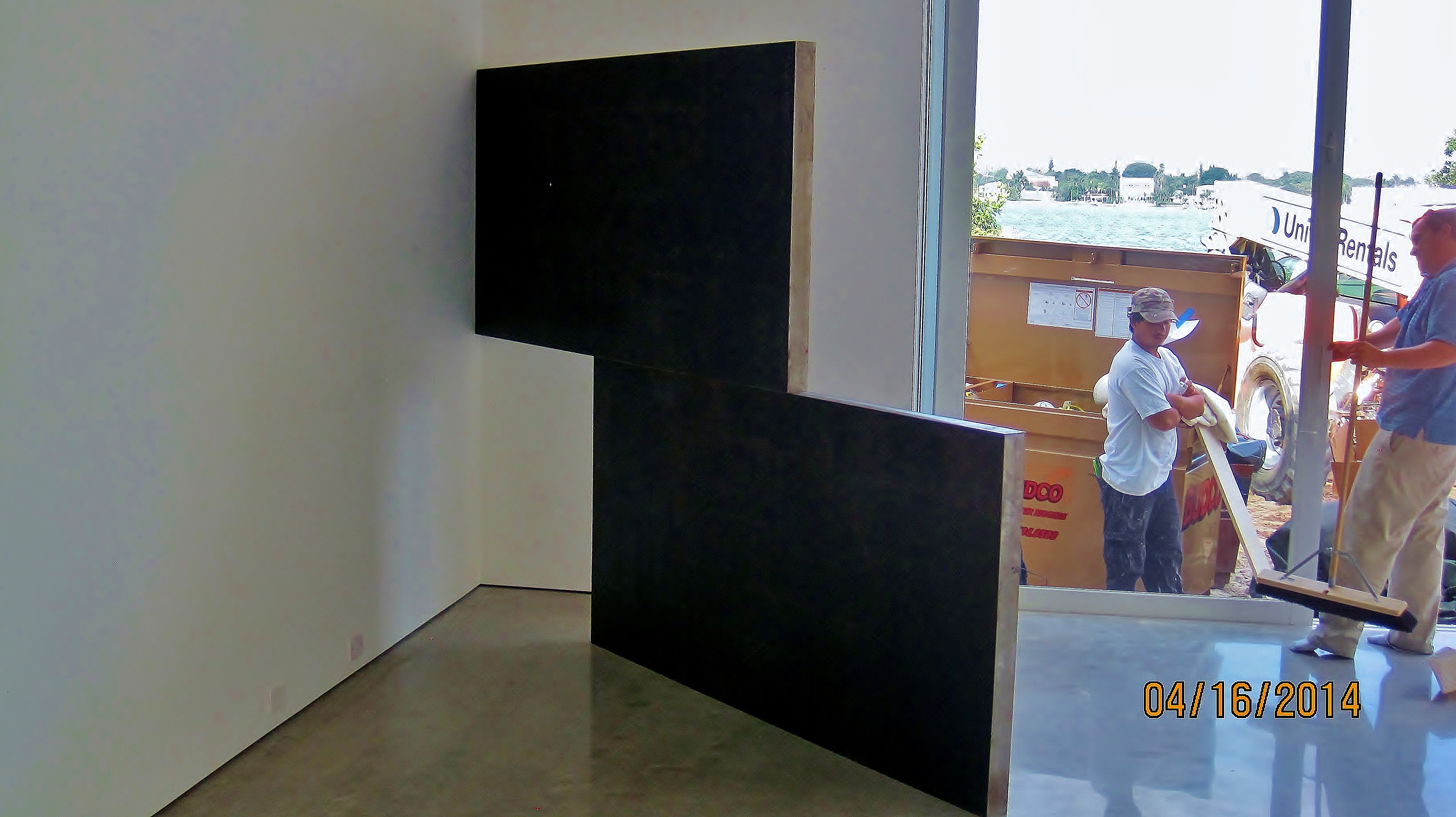 The Master Riggers at Budco transported two steel sculptures to Florida. Upon arrival, the sculptures were protected and installed in the final locations using jacks, gantries, and chain blocks.