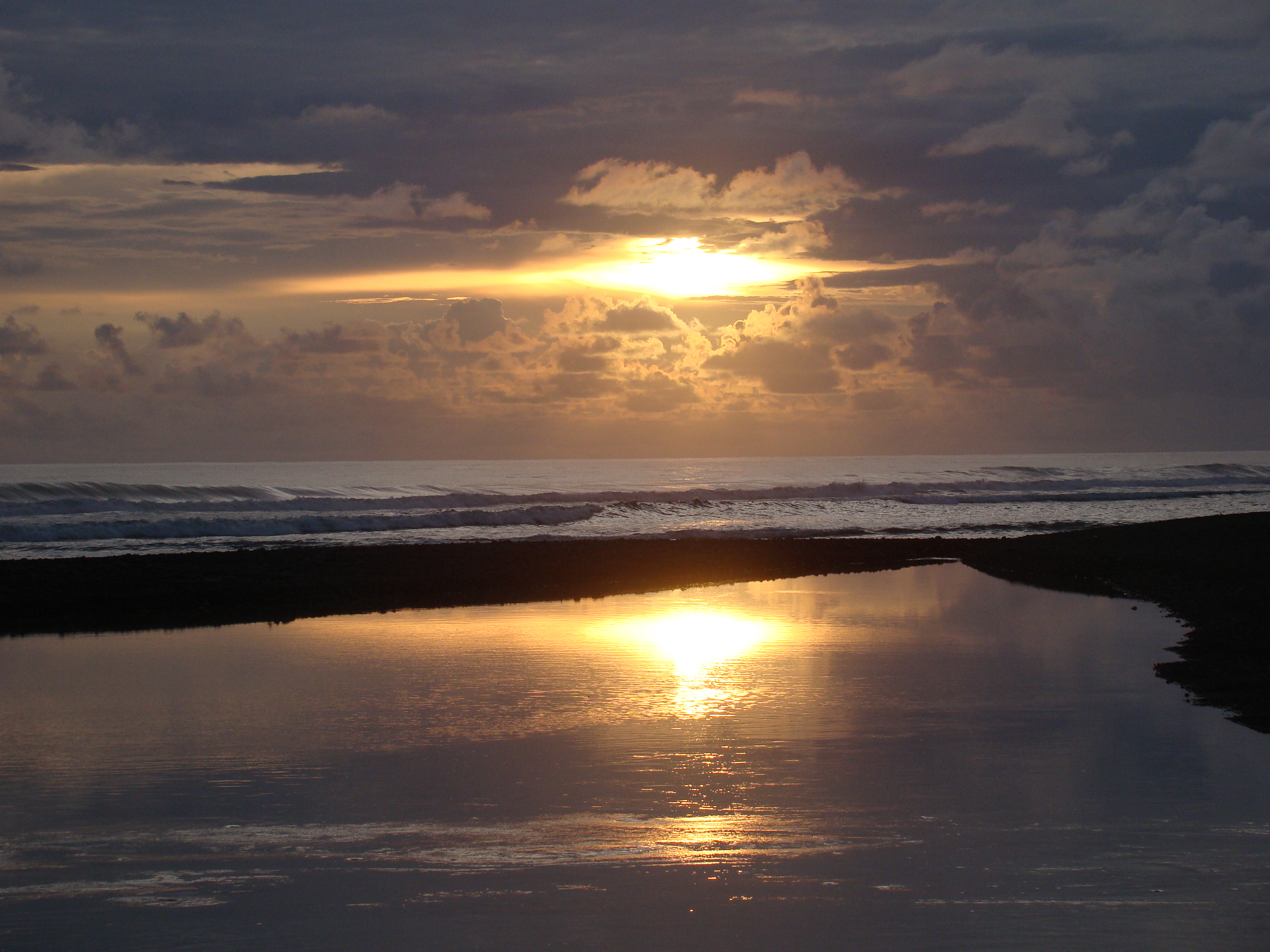 Buenas Historias - Sus amores. Dominical, Costa Rica.