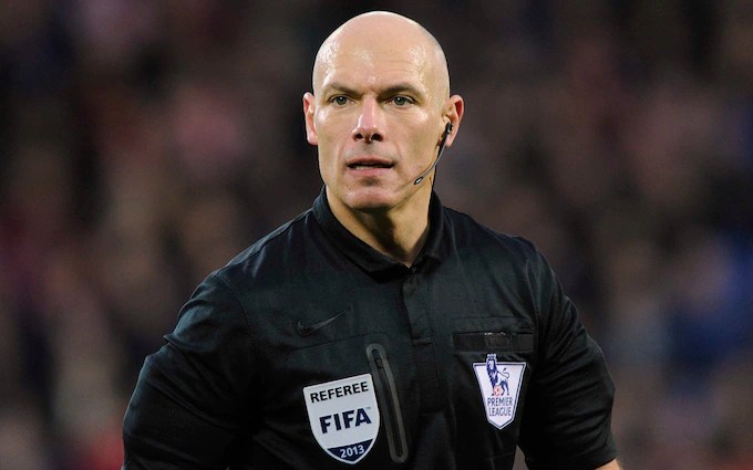 Nueva medida de la Premier League hacia los árbitros.