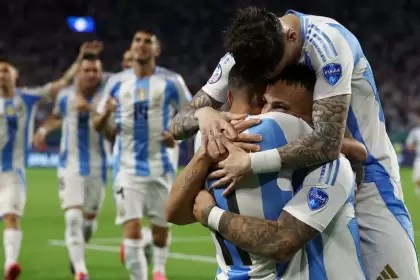 La selección Argentina arrasó a Chile por 3 a 0.