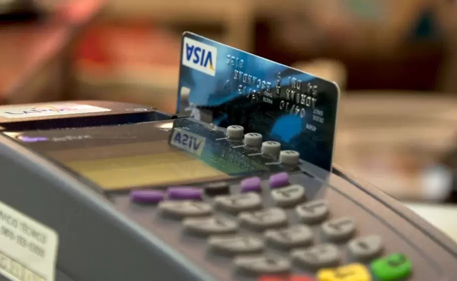 Defensa del Consumidor advierte: los comercios no pueden cobrar recargos por pagos con tarjeta o billeteras virtuales
