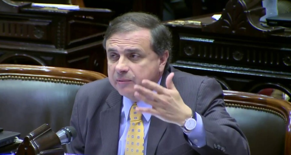 Ley de DNU Brügge acompaña la media sanción del Senado y afirma su proyecto de ley sobre el tema