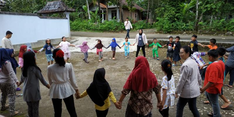 Ada dua syarat utama, yaitu kontak sosial dan komunikasi. Kontak Sosial Dan Komunikasi Sosial