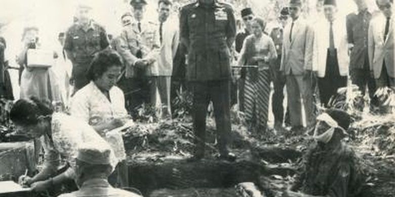 Soal sejarah sma kelas xii semester 1. Menganalisis Kehidupan Masyarakat Pada Masa Demokrasi Terpimpin