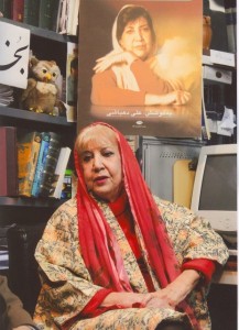 سیمین بهبهانی در دفتر مجله بخارا ـ عکس از ستاره سلیمانی 