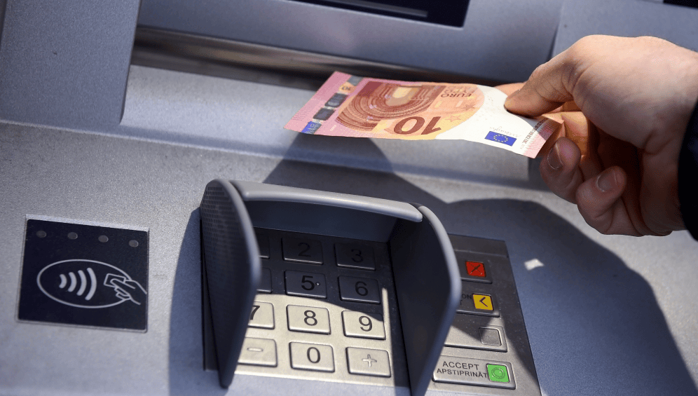 Lietuvos bankas rūpinasi svetimšalių bankų pelnais, o ne Lietuvos vartotojais