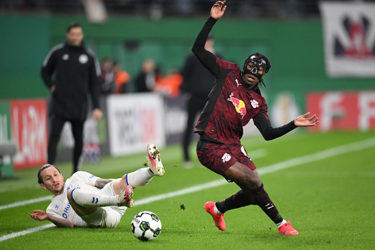 Transfer News: Tottenham & Liverpool Chase RB Leipzig's Yan Diomande | €100M Deal? (2025)