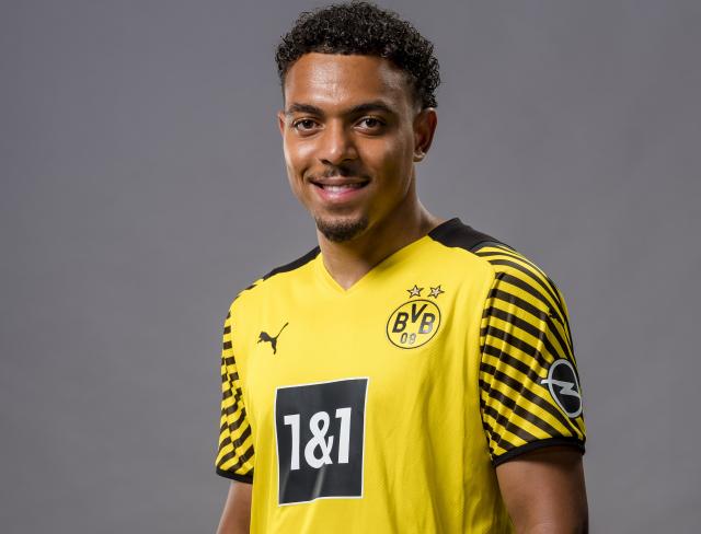 Borussia Dortmund On Twitter Donyell Malen Has Arrived Donyell Malen sollte eigentlich die Offensive von Borussia Dortmund nach vorne bringen und mit Star-Strmer Erling Haaland ein gefhrliches Duo.