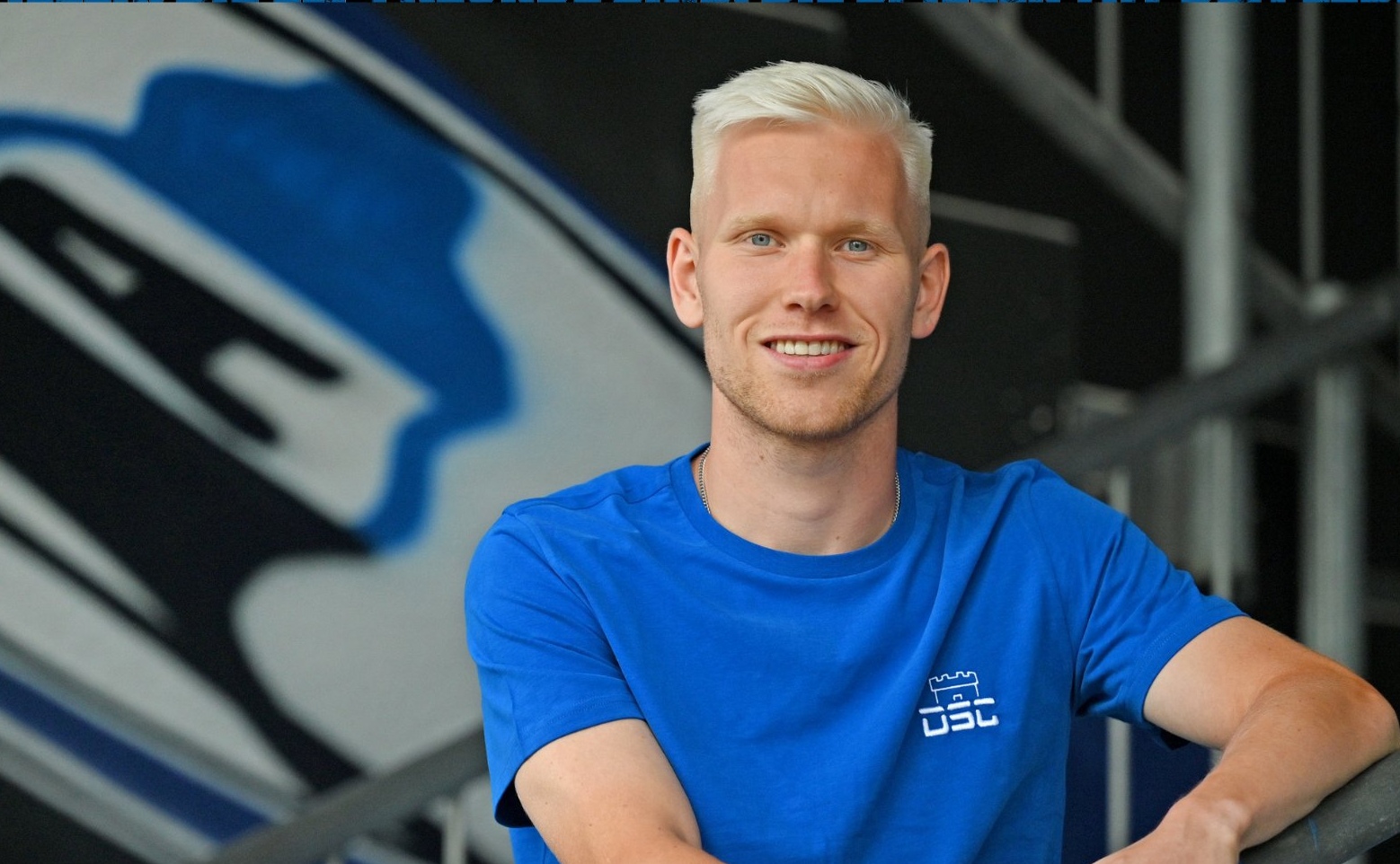 Media Czyborra Before Moving To The Bundesliga California18 66 Jeremie Frimpong Bayer 04 Leverkusen wins a free kick on the right wing.