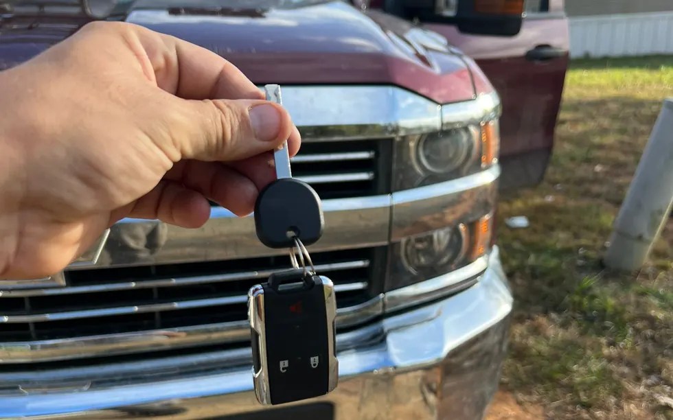 Replacement car key and fob made by Burnhams Locksmith
