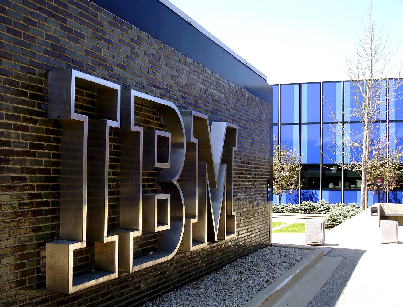 Ibm collabore avec le cesi pour former les ingénieurs