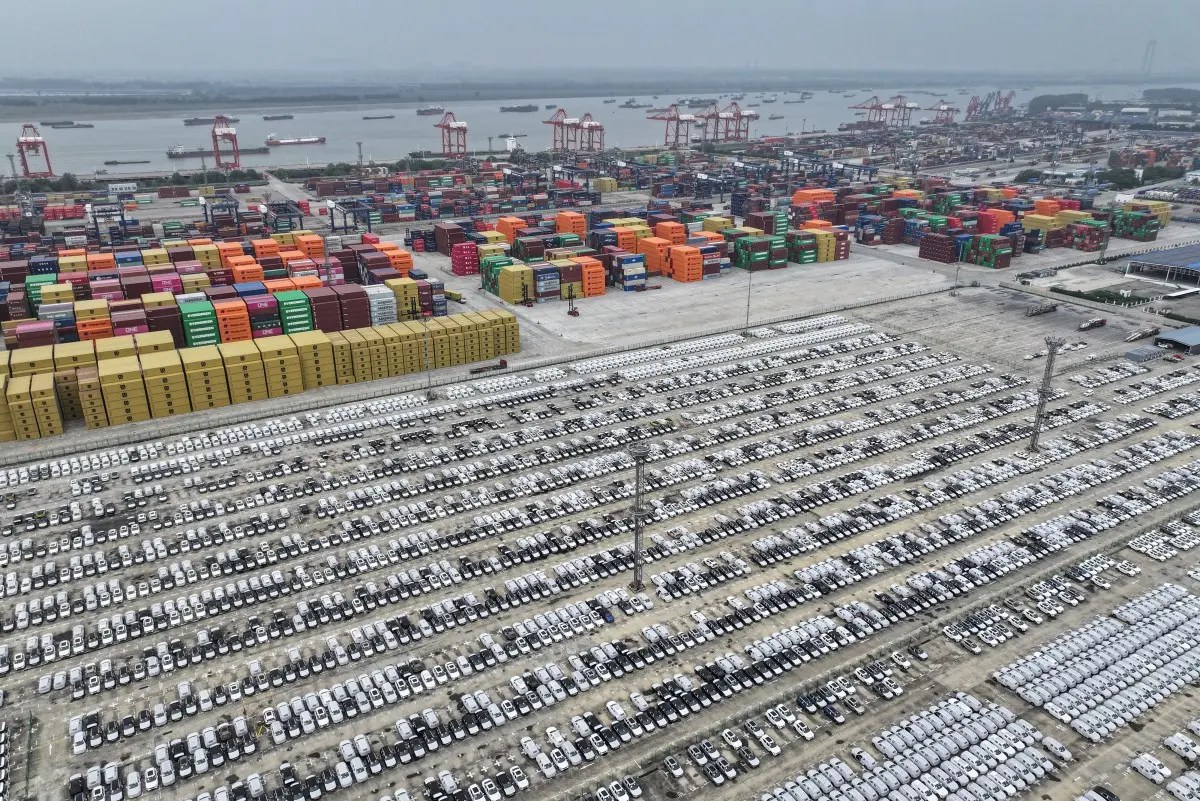 الصين تتوعّد بالرد على رسوم ترامب الجمركية الجديدة