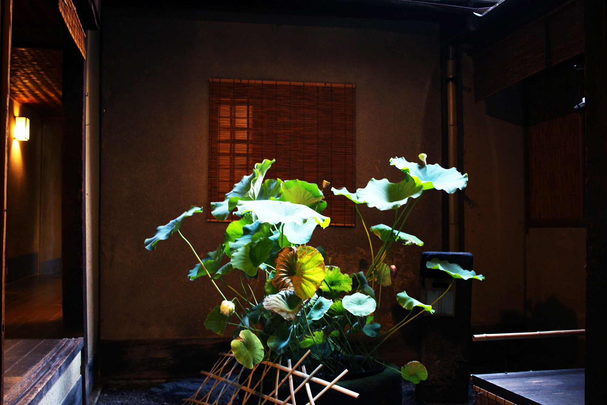 京都.俵屋旅館の[遊形]で30年以上前に求めた座、です。 京都.俵屋旅館の[遊形]で30年以上前に求めた座、です