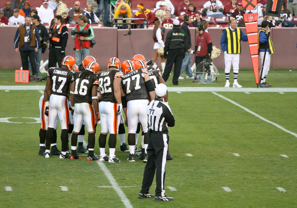 Browns-Raiders Trade to Replace Injured David Njoku