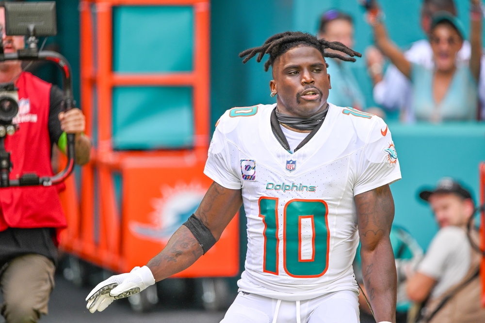 Tyreek Hill Sideline Tantrum Nearly Benches Tua Tagovailoa for Dolphins