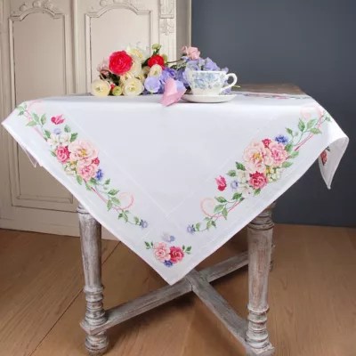 Nappes &amp; chemins de table à broder - buttinette - loisirs créatifs
