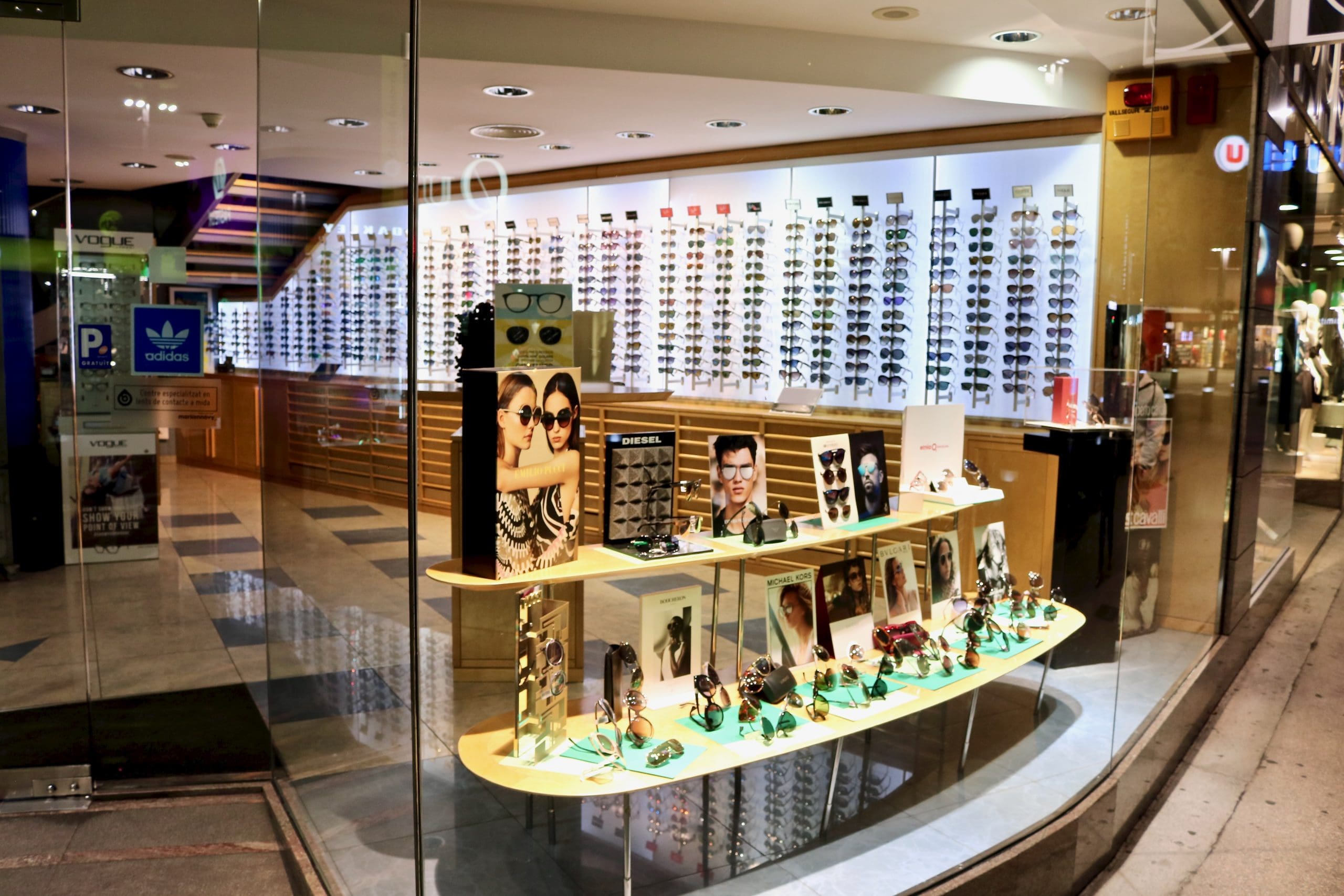sunglass hut schiphol