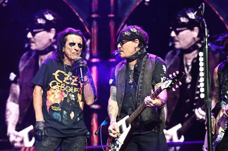 Johnny Depp Makes Surprise Appearance At Alice Cooper S London Gig As - Ultra HD Gradient Wallpapers for Desktop