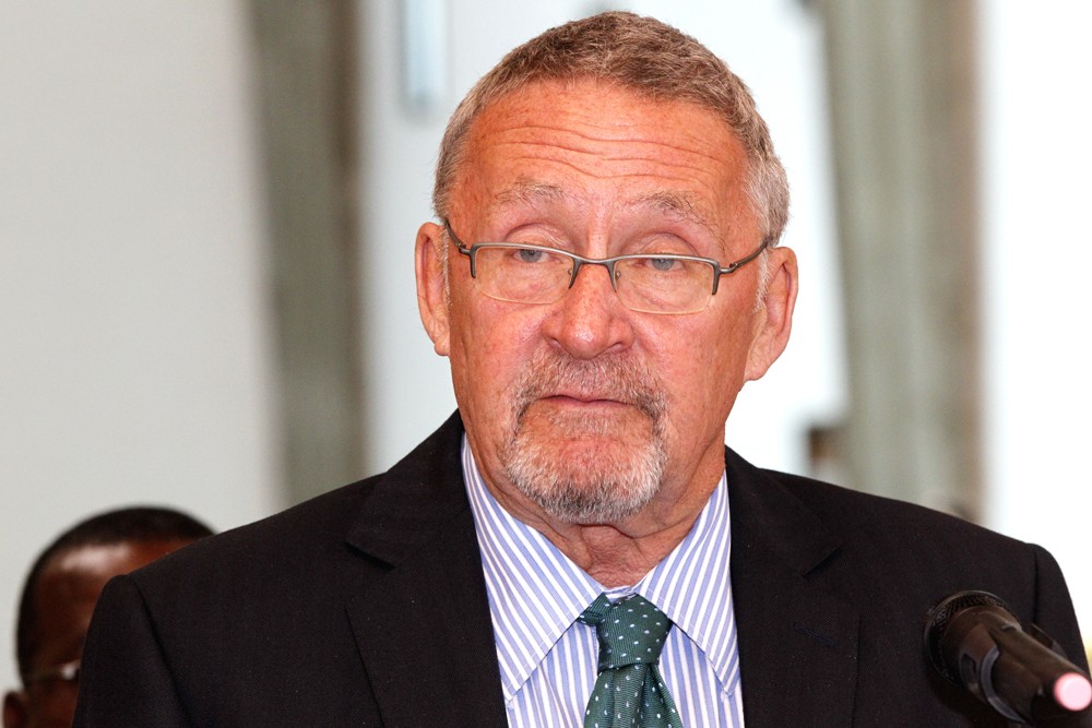 18+ Clever Blind Vice Revealed / Kamala Harris 'Googled' Husband Doug Emhoff Before Blind - A news story in which the identities of the persons involved are not revealed.