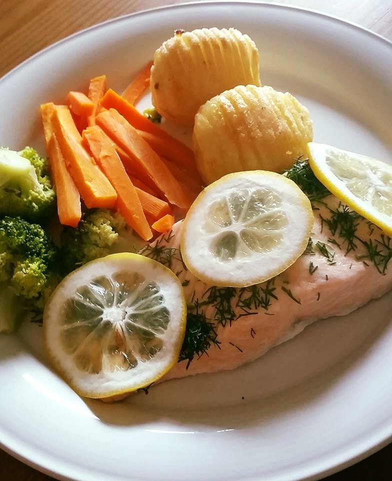 Steamed Salmon with Dill & Lemon