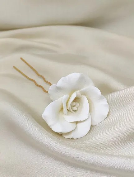 Fourche à cheveux fleurs blanche rose en porcelaine froide. accessoire cheveux mariage fleur