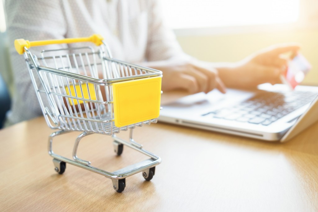 e-Ticaret ve pazaryerlerinde satış programlarında hangi özellikler olmalı? Detaylar ve Bizim Hesap'ın avantajları.
