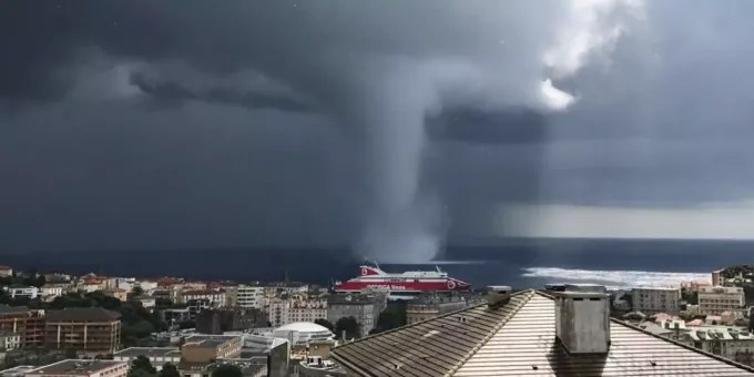 Completed in 2008 at the cost of around £3 million. Tornado Fegt Uber Den Hafen Von Korsika