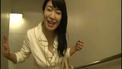 色んな場所で色んな体位で巨根に犯され「チ●ポ大好き‼」な熟女達-1