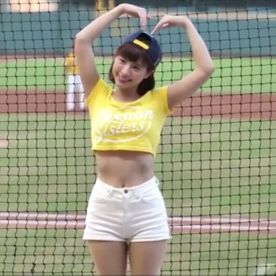 おっぱい揺れまくり★台湾の美人チアガール！台湾野球の女神はへそ出し胸揺れです！