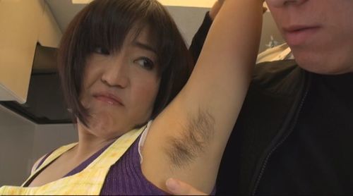 すごい喘ぎ声！絶叫系41歳　ワキ毛熟女