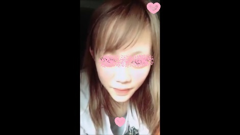 美形ギャルの胸チラ風