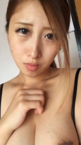 『マニア必見』母乳黒デカ乳首淫語ギャルママ・ベランダ露出潮吹きオナニー・豪快スプラッシュ潮吹妊婦ギャルママ