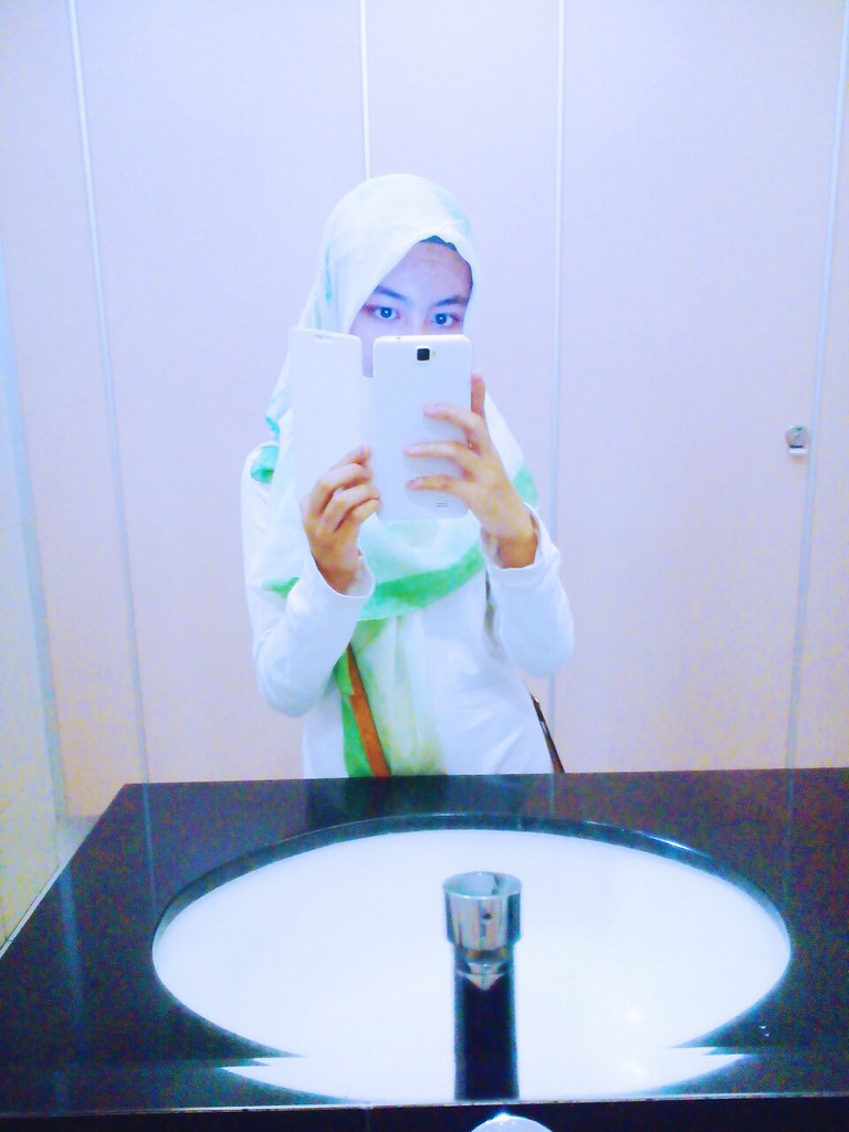 Gratis Download Gambar Hnm Mirror Selfie Hijab Ootd Model Pakaian Muslim Terkeren by Lampunghits.com