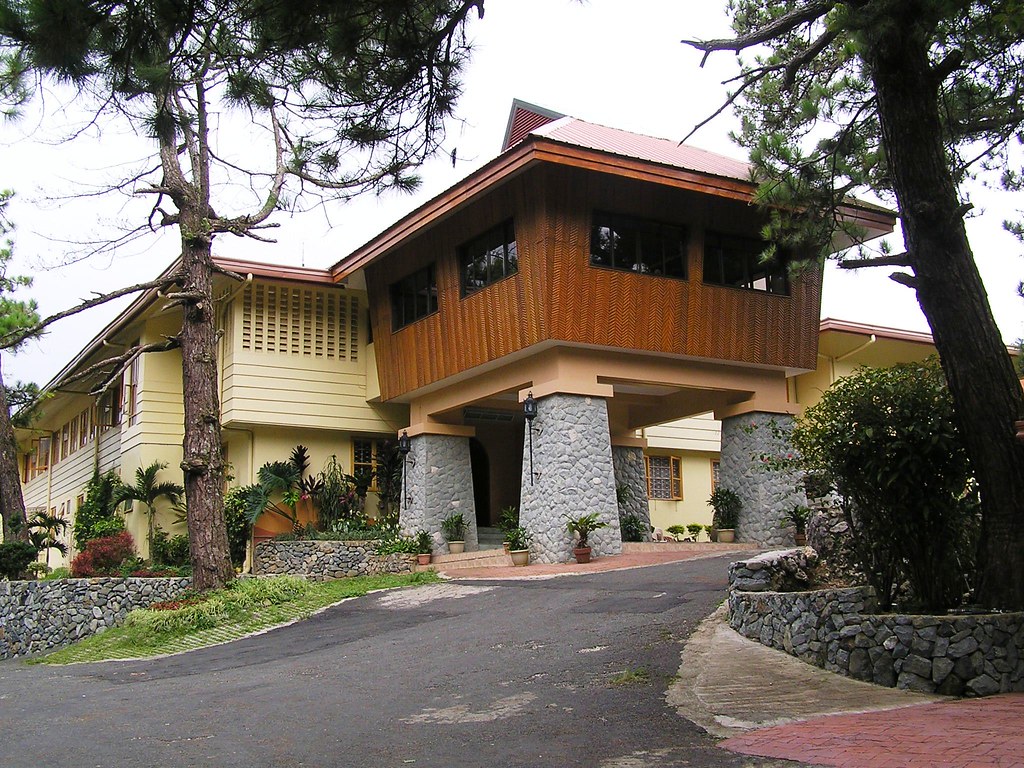 Review 'Sightseeing in Baguio': Ride a white swan and ...