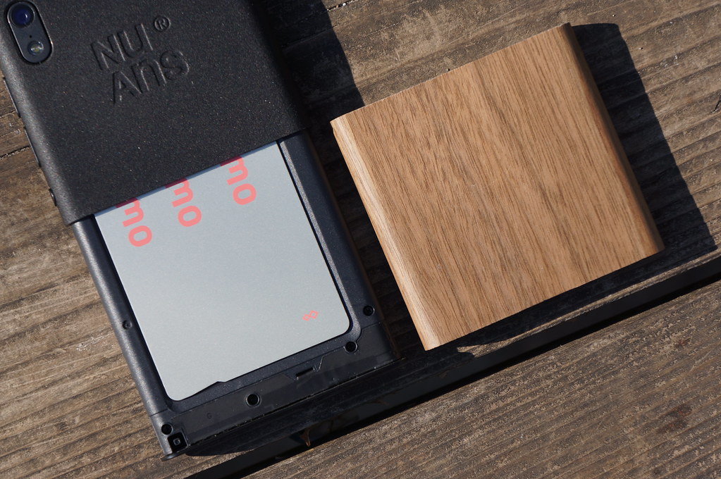 レビュー：Windows Phone「NuAns NEO」ファーストインプレッション