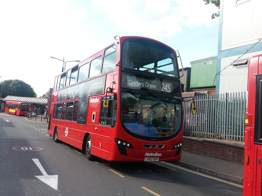 Window blinds add a lot of character to a room. Metroline Wright Eclipse Gemini 2 bodied Volvo B9TL (VW139