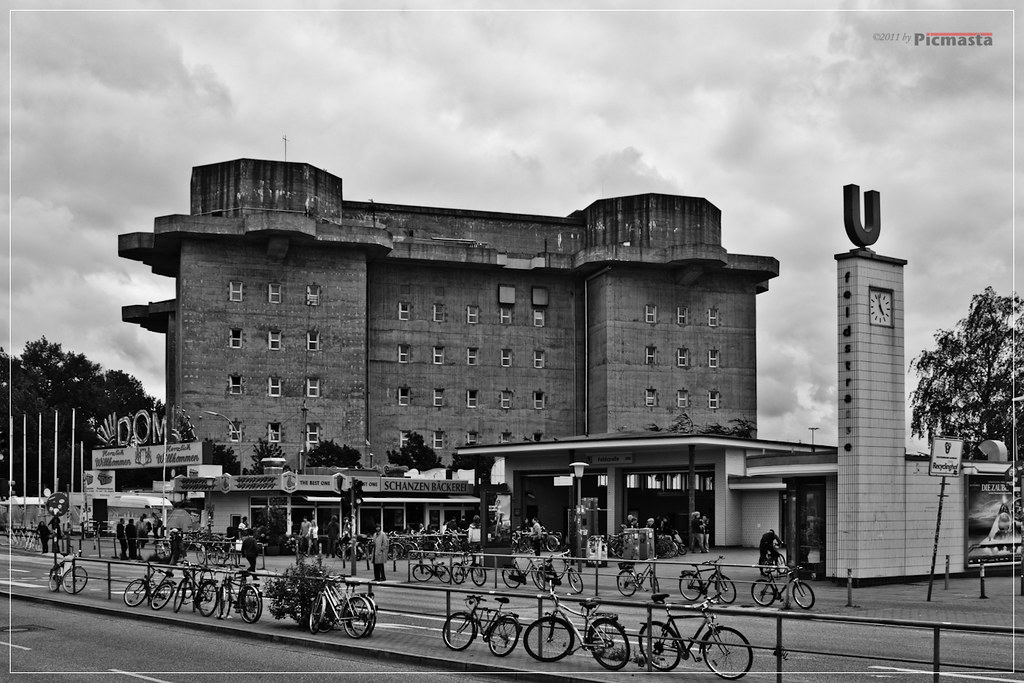 Manage and improve your online marketing. Flakturm IV in St. Pauli Heiligengeistfeld; Hamburg, 12.08
