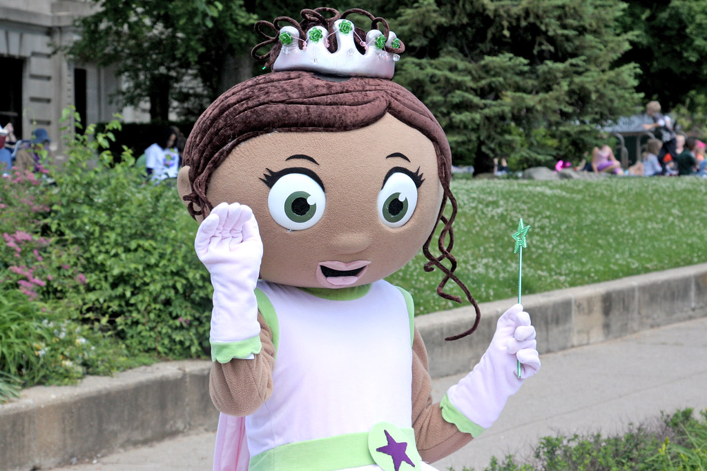 Sauté frozen peas in olive oil on medium for 2 minutes. Princess Presto from Super Why! | Photo: Scott Witzke/WTIU