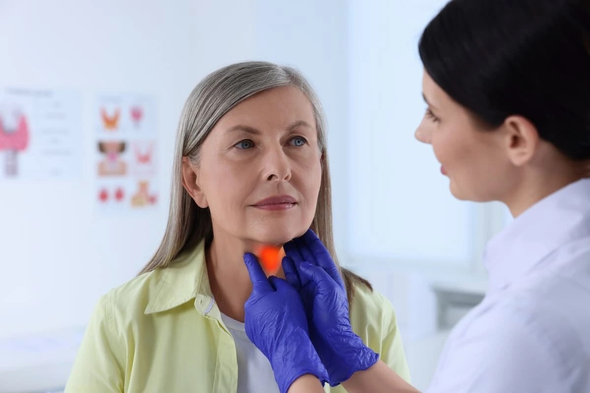 Qual o melhor tratamento para bócio (tireoide aumentada)?
