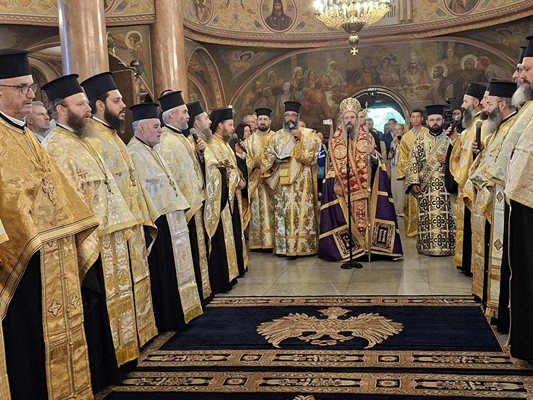 Священники участвовали в торжественной молитвенной службе для объединения.