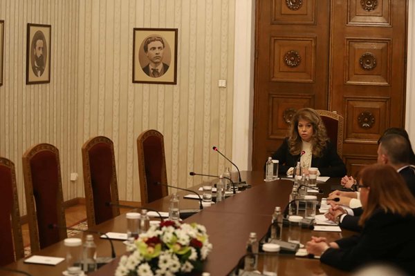 Radostin Vasilev insulted Iliana Yotova and left the presidency without hearing her PHOTO: Velislav Nikolov