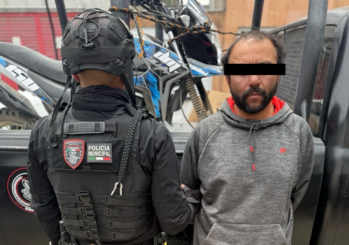 Policía en Toluca detiene a cuatro personas por robo de vehículos