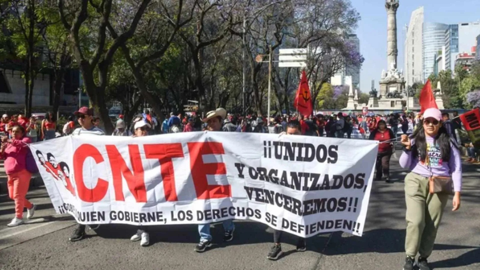 CNTE anuncia paro de 72 horas en el Zócalo contra reforma del ISSSTE
