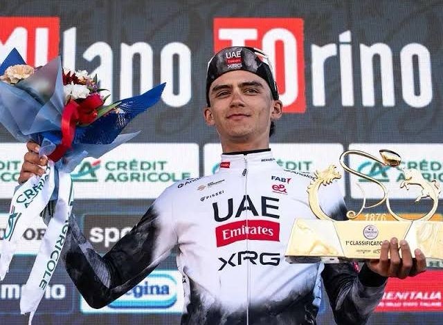 El ciclista mexicano Isaac Del Toro gana la Milán-Turín
