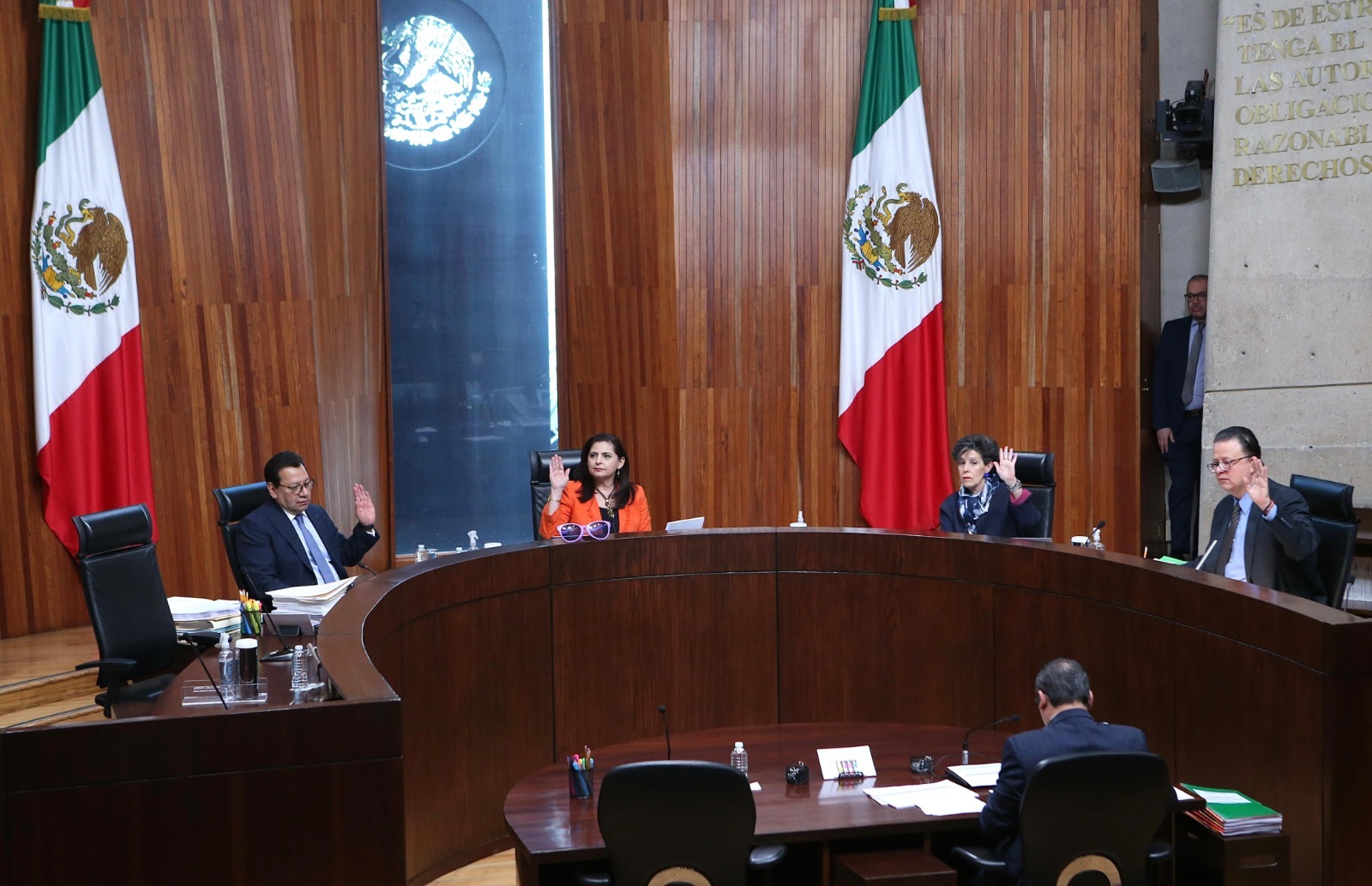 TEPJF revoca acuerdo del INE sobre tiempos en radio y TV y ordena nueva distribución