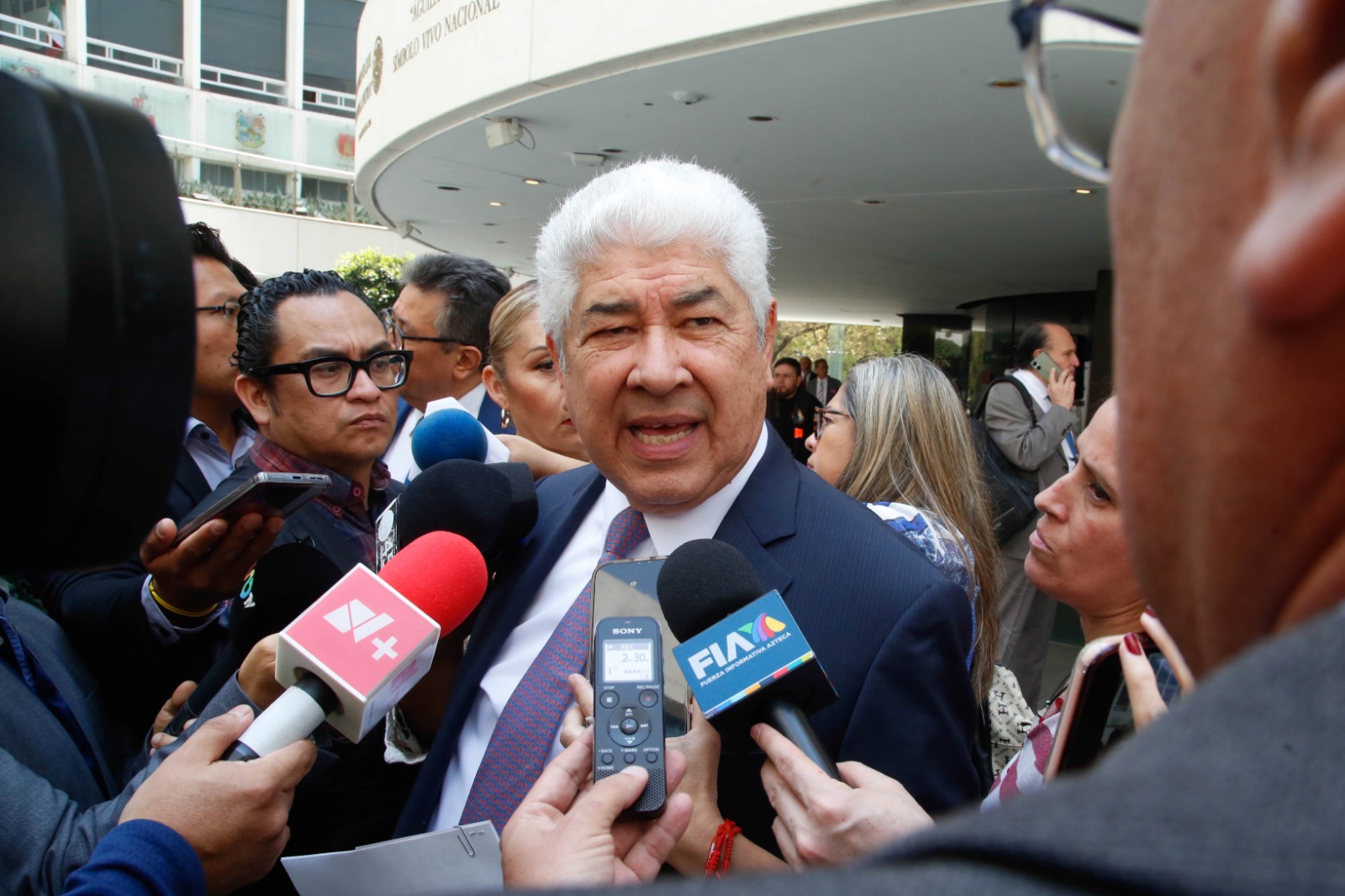 Ramírez Acuña critica al fiscal federal y señala responsabilidad del gobierno federal en crisis de Jalisco